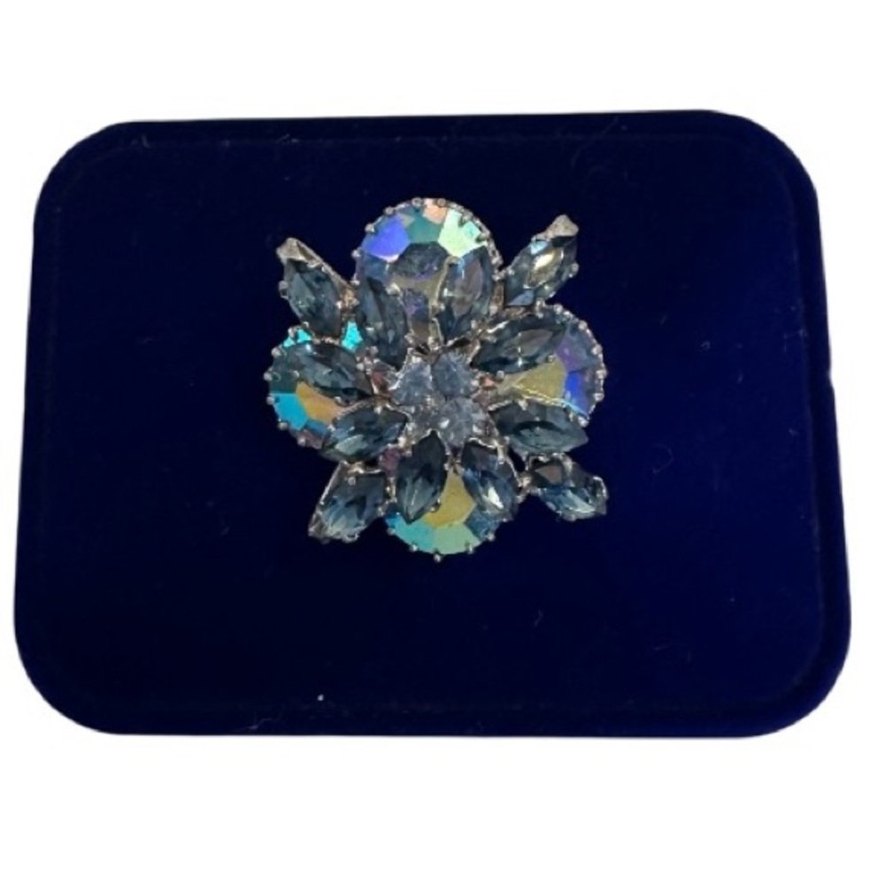 Vintage | Blue Aurora Borealis Flower Brooch